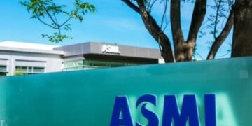 ASML Releases Impressive Q1 2023 Report, Predicts Bullish Sales to China