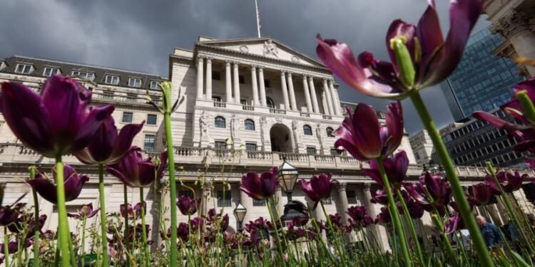 Bank of England raises key interest rate to 4.5% and forecasts higher inflation