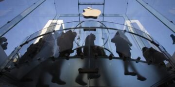 Buffett confident in U.S., Berkshire; flags risk of market 'turmoil' By Reuters