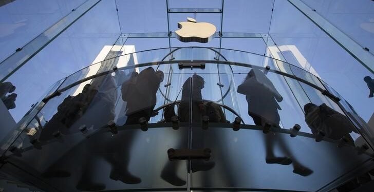 Buffett confident in U.S., Berkshire; flags risk of market 'turmoil' By Reuters