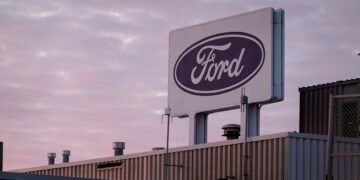 Buy Ford Stock, Analyst Says. The Gap Is an Opportunity.