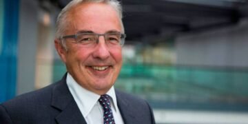 EY extends tenure of UK boss as top team overhauled