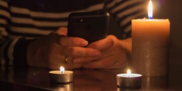 Four Ways to Charge a Phone When the Power Goes Out