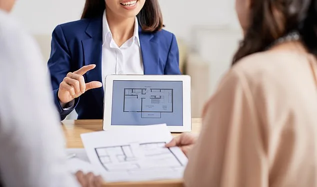 Be careful: Some estate agents may try to enhance the total floor area by including areas which should be excluded.