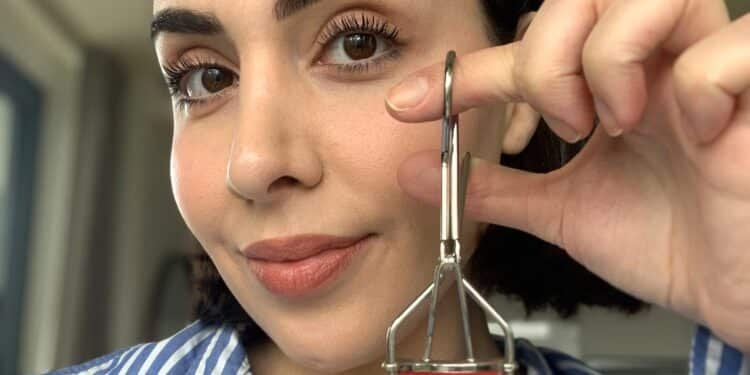 Is TikTok's Upside Down Lash Curler Hack Worth It?