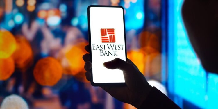 Li Lu Loads Up On Banks, Trims Micron Technology Stake