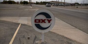 Occidental, Berkshire Hathaway, PacWest, AMC, PayPal, and More Stock Movers