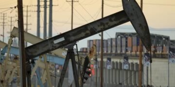 Oil little changed as demand worries spur caution By Reuters