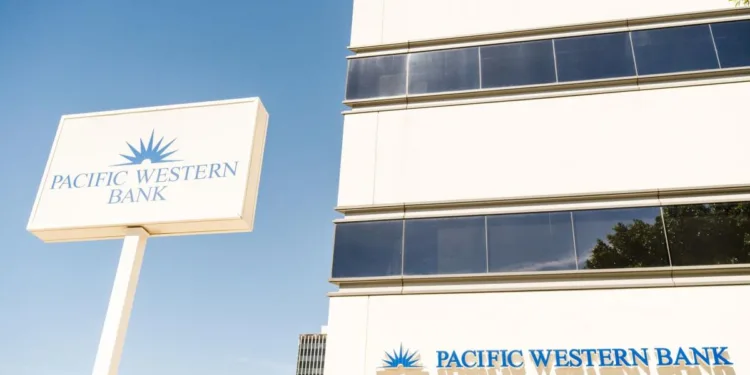 PacWest Extends Bounce to Second Day After Dividend Slashed
