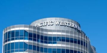 PacWest (PACW) Shares Plunge 23% after Revealing 9.5% Decline in Deposits