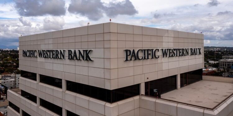 PacWest Stock Tumbles Again. What's Behind the Latest Drop.