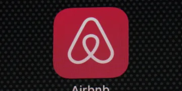 Stock tanks 8% after bookings miss