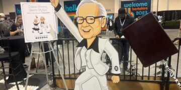 These are the top 10 holdings of Berkshire Hathaway's $325 billion stock portfolio