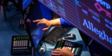 Traders Ready to Embrace Riskier Assets After Debt-Cap Deal