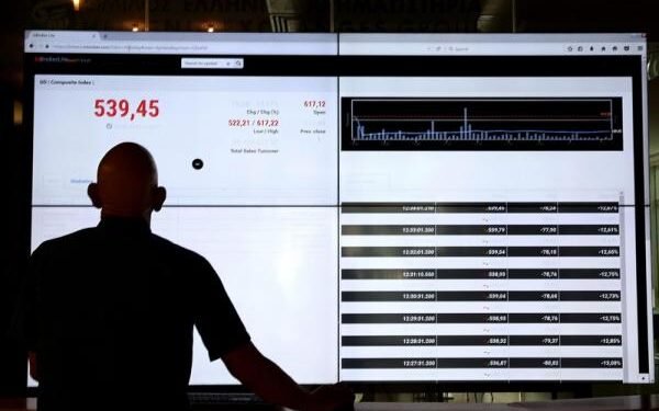 U.S. regional banks rally, capping whipsaw week By Reuters