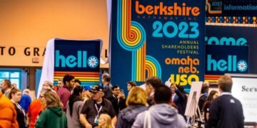 Warren Buffett’s Berkshire Hathaway dumps billions of dollars of US stocks