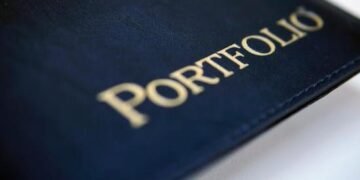 Andreas Halvorsen's Firm Curbs Roivant Sciences Stake