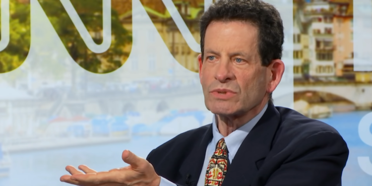 Billionaire Ken Fisher Recommends Owning Luxury Goods Stocks; Here Are 2 Names Analysts Like