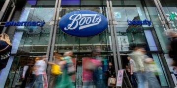 Boots and Walgreens to close 450 branches across UK and US