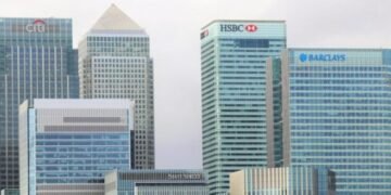 Mortgage Broker vs. Bank: Which is Right For You?