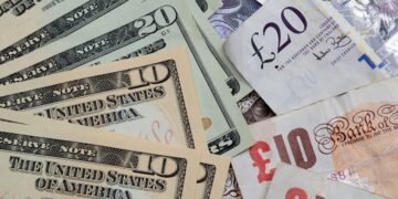 Should You Buy This FTSE 100 Dividend Stock Today?