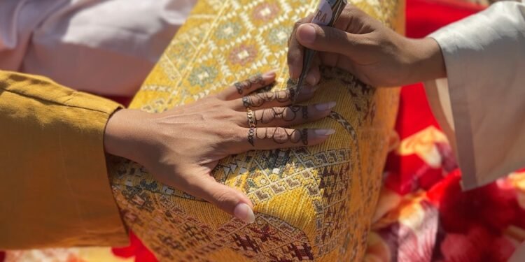 The Women Reinterpreting Henna for the Modern Generation