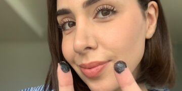 TikTok's Aquaphor & Mascara Hack Looks Like A Lash Lift