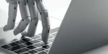 AI can empower bad actors says former Dragons' Den star