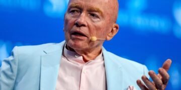 Billionaire Mark Mobius says he's so bullish on emerging markets that all his money is outside the US