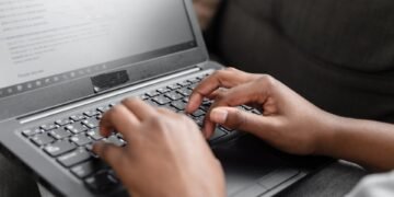How to write a job application email