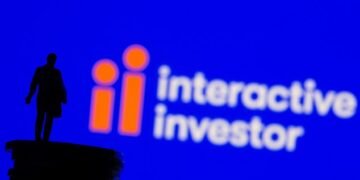 Investment platform Interactive Investor has slashed its dealing charges by a third