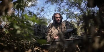 Military briefing: Ukraine switches to artillery power for eastern push