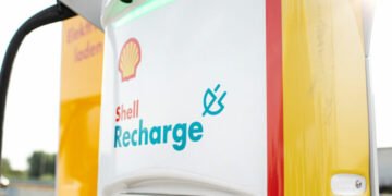 Shell Reports 55% Plunge in Q2 2023 Profit as Commodity Prices Decline