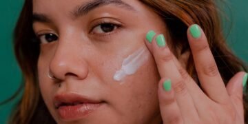 Should You Mix Sunscreen With Foundation Or Concealer?