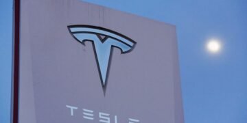 Tesla shares take a hit despite strong Q2: This week in EVs