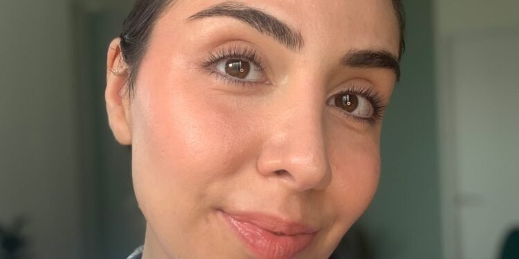 TikTok's 5 Minute Makeup Hack Is Perfect For Summer