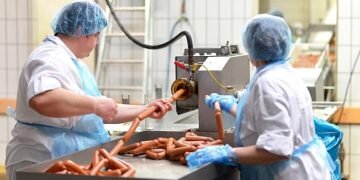 Food manufacturers were one of the few sectors to lower their selling prices due to improvements in the supply chain last month