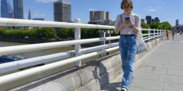 Young adults in the UK rely on social media to access news, regulator finds