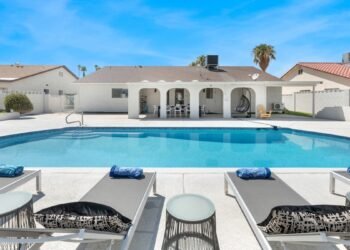 11 Best Rental Homes and Airbnbs in Las Vegas (2023)