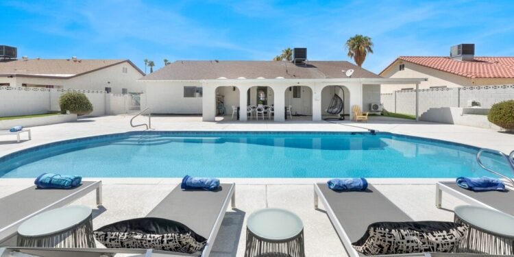 11 Best Rental Homes and Airbnbs in Las Vegas (2023)