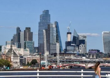 BUSINESS CLOSE: Recession fears as PMIs flash warning for economy