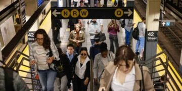 Corporate pension buyouts reach record volumes in US and UK