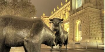 Dow Jones Futures: What To Do After Market Skids; 5 Stocks Near Buy Points
