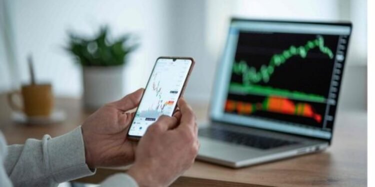 Essential Tips for Managing Forex Risks as a Canadian Day Trader