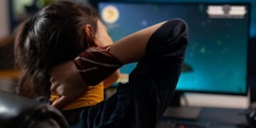 Prevent Digital Eye Strain With the 20-20-20 Method