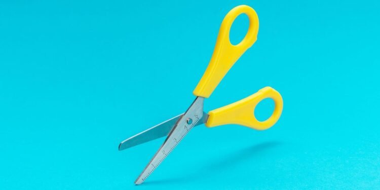 The Best Way to Sharpen Scissors