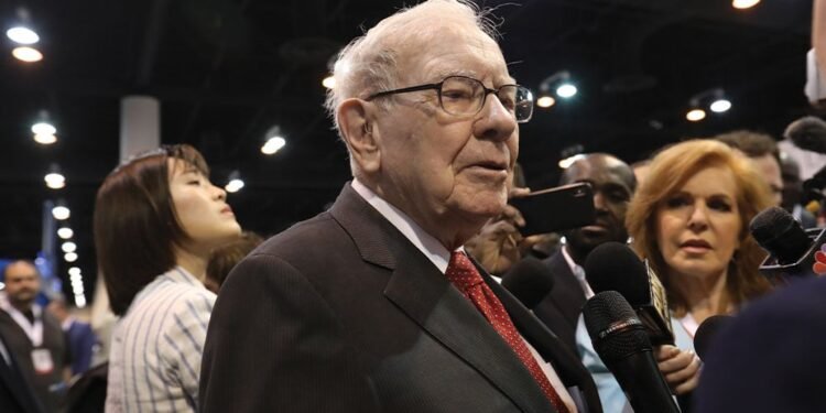 Warren Buffett's Berkshire Earnings Rise; Cash Swells As Stock Sales Continue