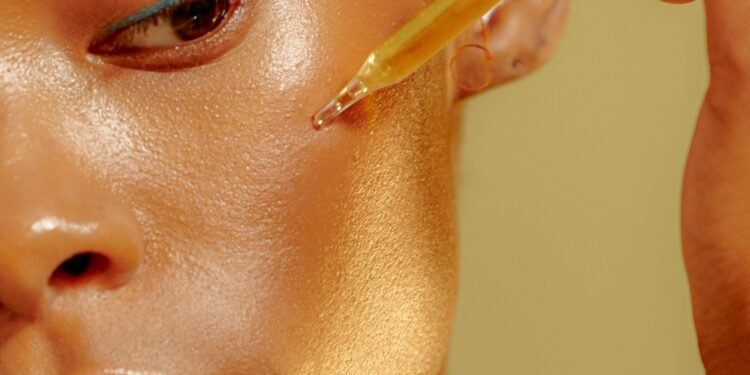 Why Antioxidant Serum Should Be Used Before Sunscreen