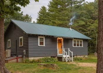 19 Best Airbnbs in Maine, From Kennebunkport to Acadia (2023)