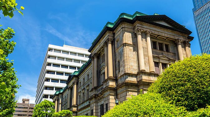 Bank of Japan Leaves Interest Rates Unchanged, Experts Share Concerns